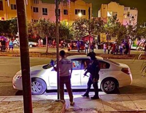 Adolescentes rafagueados en Paseos del Mar de Cancún